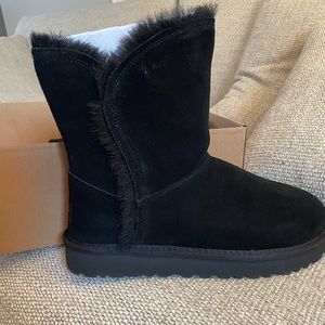 UGG (NEVER worn) Classic Short Fluff High Low